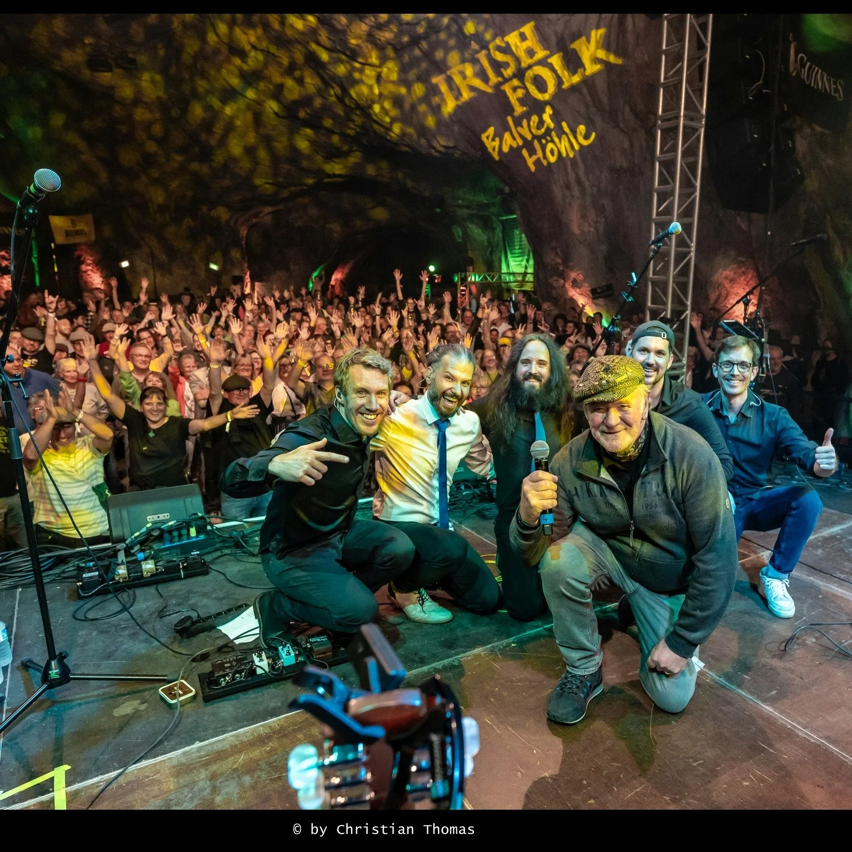 @stoutirishfolk 'N' Maggie played the Balver H&ouml;hle and that was AMAZING! An alltime highlight with our friends from @birlinn_music , the @oakwoodpaddys and S&eacute;an Reeves on stage and so much friends and family in front of it. We partied on 