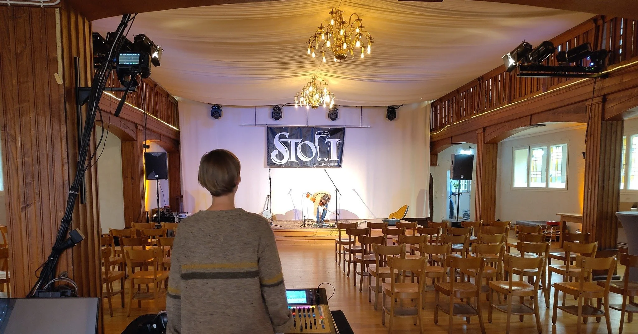 We had a lovely Gig at @folk_meets_osnabruck  at the Sharehaus Friedenskirche. And after the gig, we went to see our friends of the @kilkennyband  for a lot of craic and session. NICE!!!
Our next gigs are down below

Wir hatten einen tollen Gig bei @