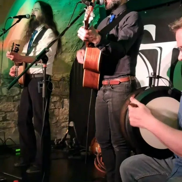 WAS f&uuml;r Gigs mit dem unglaublichen Markus Pede (@ bodhran_passion) an der Bodhr&aacute;n.
@wodanhalle_alleslive Freiburg war eine unglaubliche Wucht, Garniers Keller in Friedrichsdorf ebenso, was eine Party!

WHAT a pair of gigs with the incredi