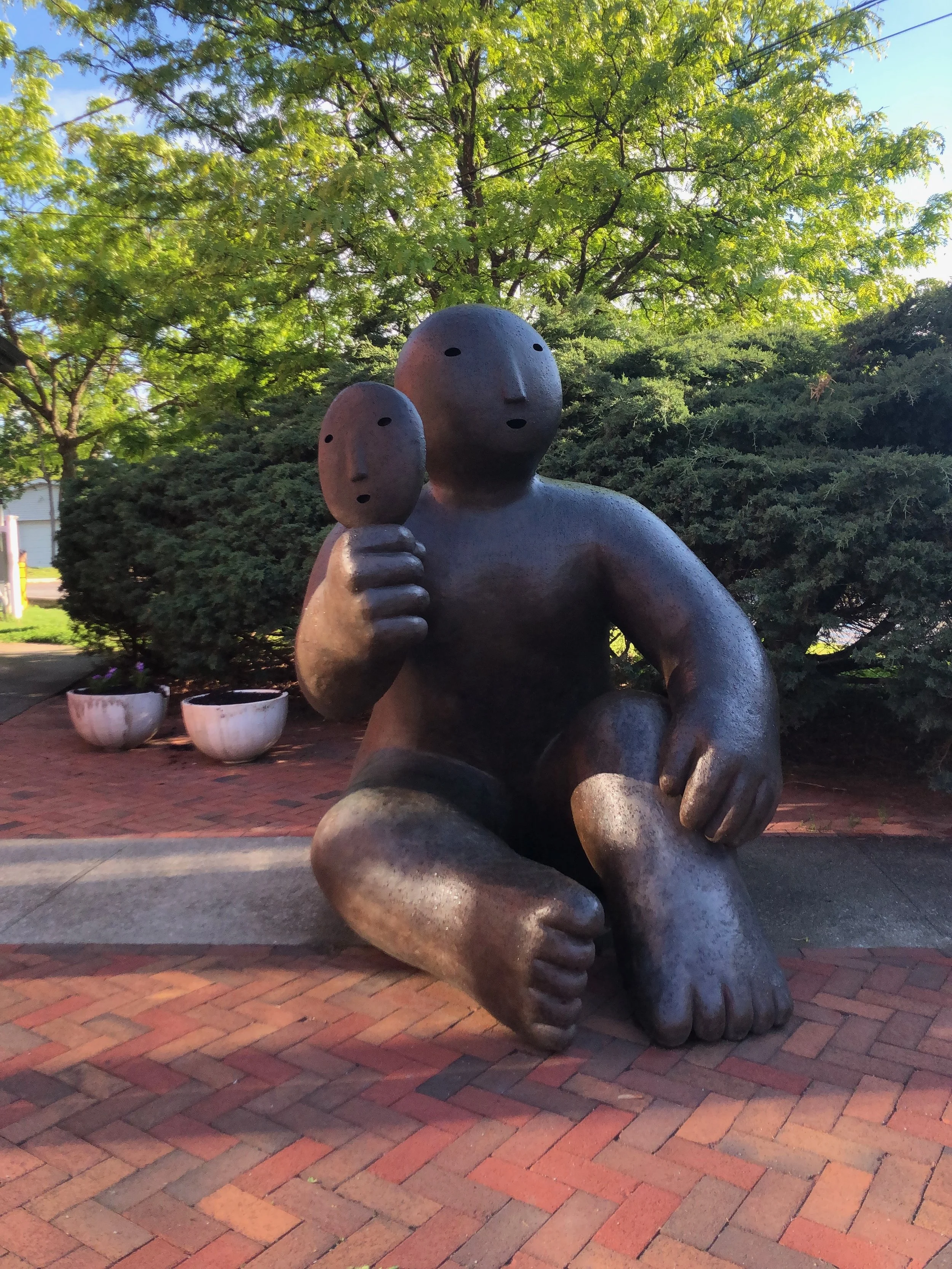 SCULPTURE BY JOY BROWN AT HUDSON BEACH GLASS, BEACON, NY, MAY 2026