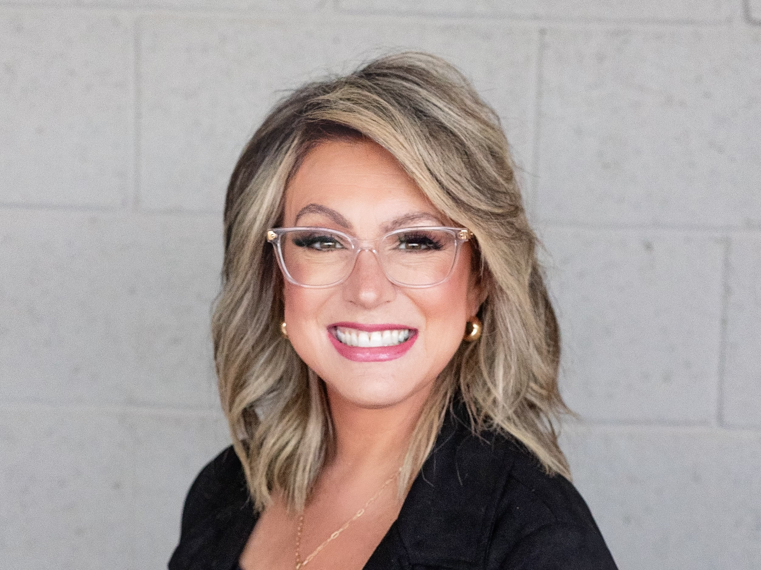 Angie Richey Headshot1.png