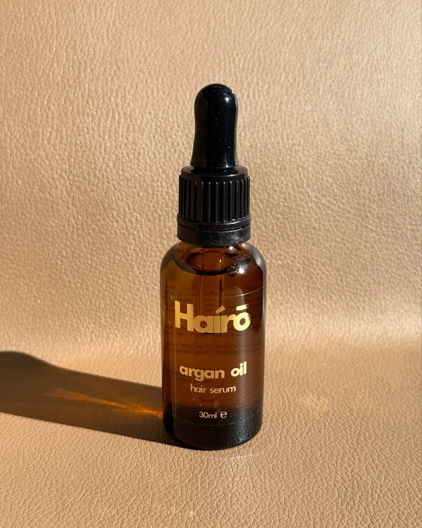 ✨ Get ready to glow! ✨
Our Hairō Argan Oil Serum is almost here — bottled in a luxurious pipette for the perfect drop, every time.
Pure, powerful, and packed with nourishment your hair (and skin) will love.
Coming soon. Stay tuned. #Hairō #arg