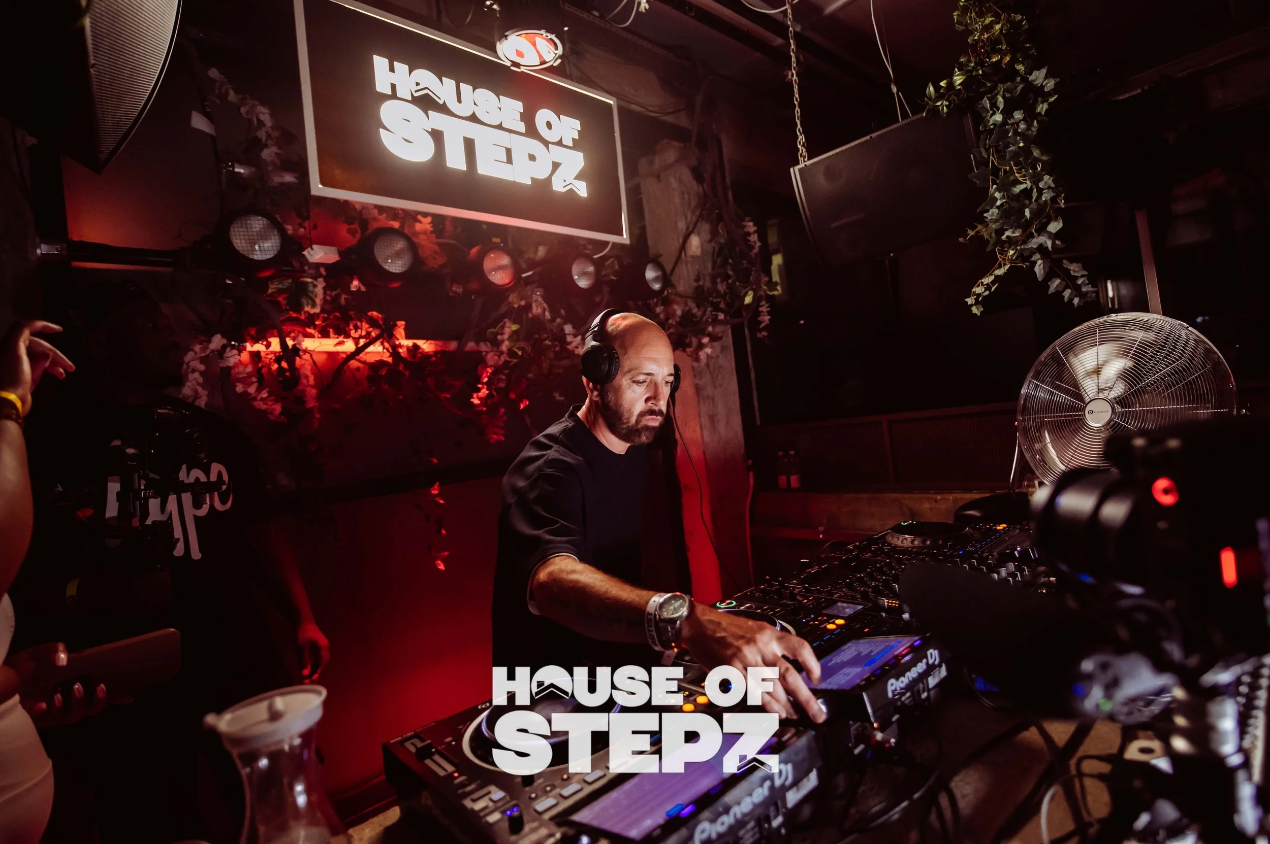 HouseOfStepz93FeetEastSaturday21stJune2025LOGO-625.jpg
