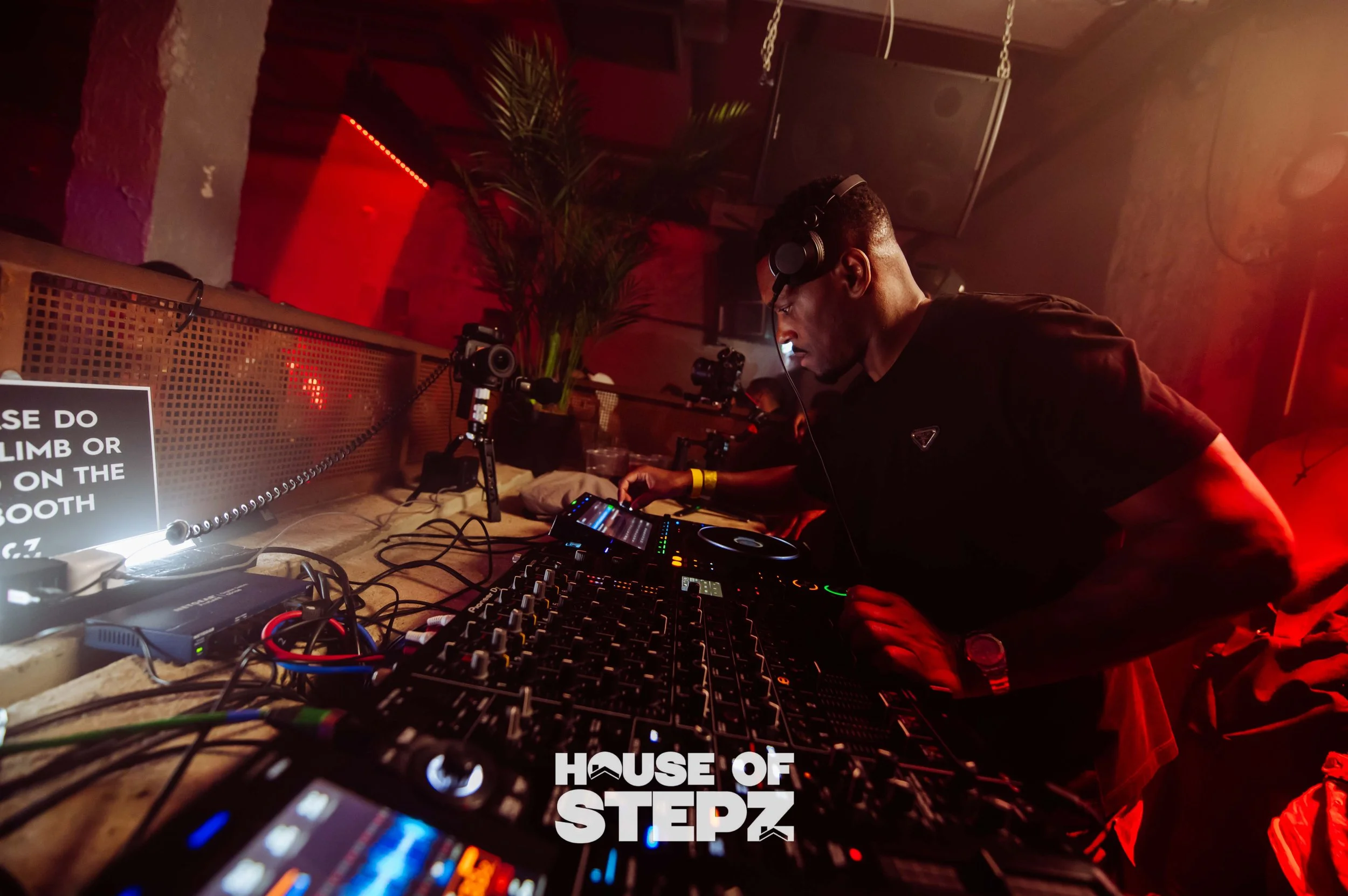 HouseOfStepz2 300825LOGO-166.jpg