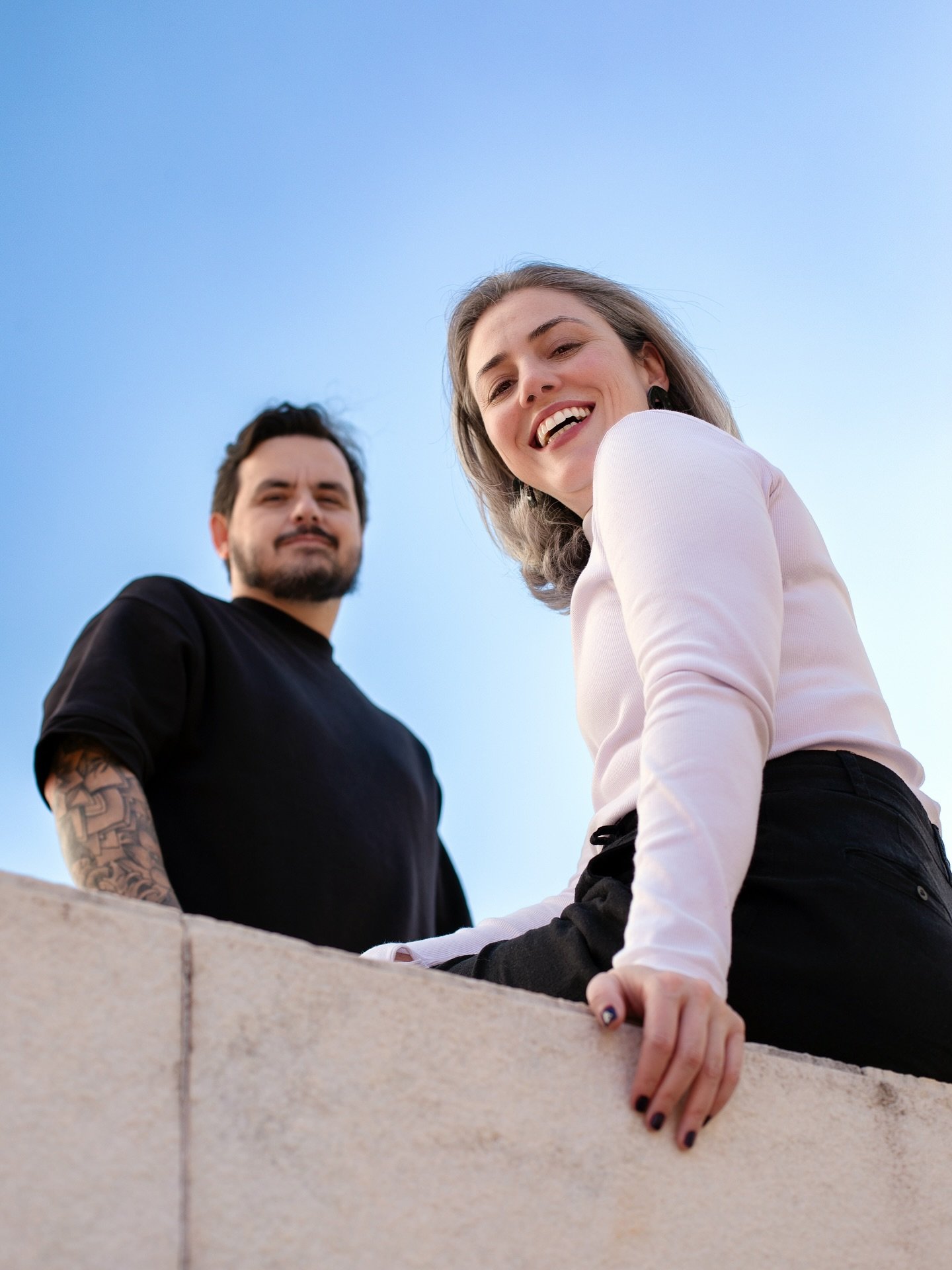 pra quem chegou esses dias por aqui, prazer! somos Juliana e Danilo. 

estamos juntos &agrave; frente da @claraboiafilmes h&aacute; quase 5 anos, mas j&aacute; trabalhamos e estudamos comunica&ccedil;&atilde;o e audiovisual h&aacute; quase 15.

abrim