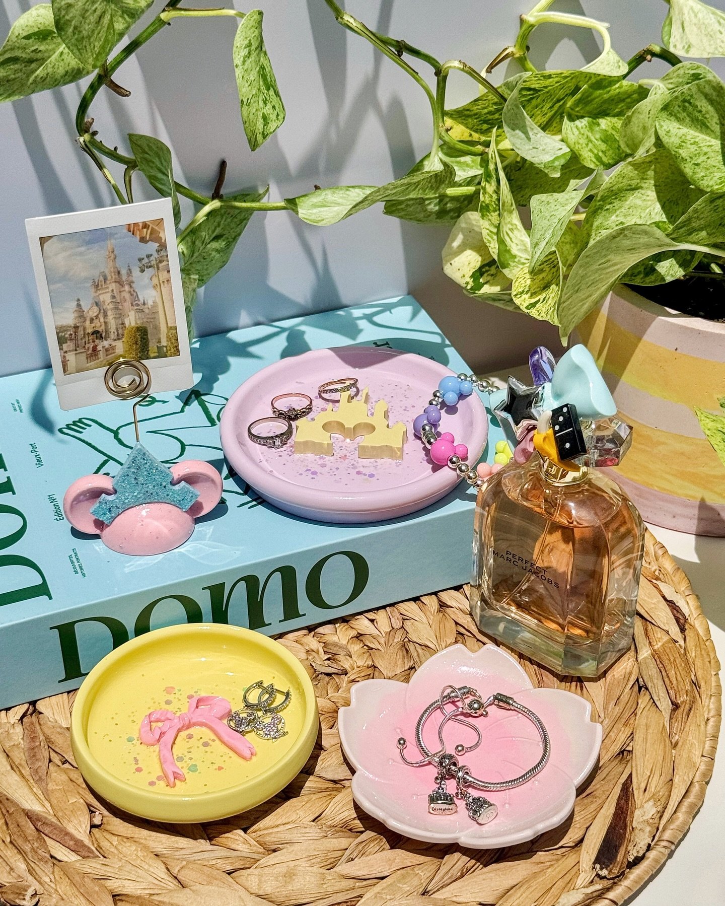 ⭐️ Vendor Spotlight ⭐️

Add a sprinkle of magic to your vanity, desk, or nightstand with the cutest ceramic trays from @lalalunehome! They&rsquo;ll have mouse-shaped ring dishes, shell trays, and castle-inspired photo holders, all handmade with love!