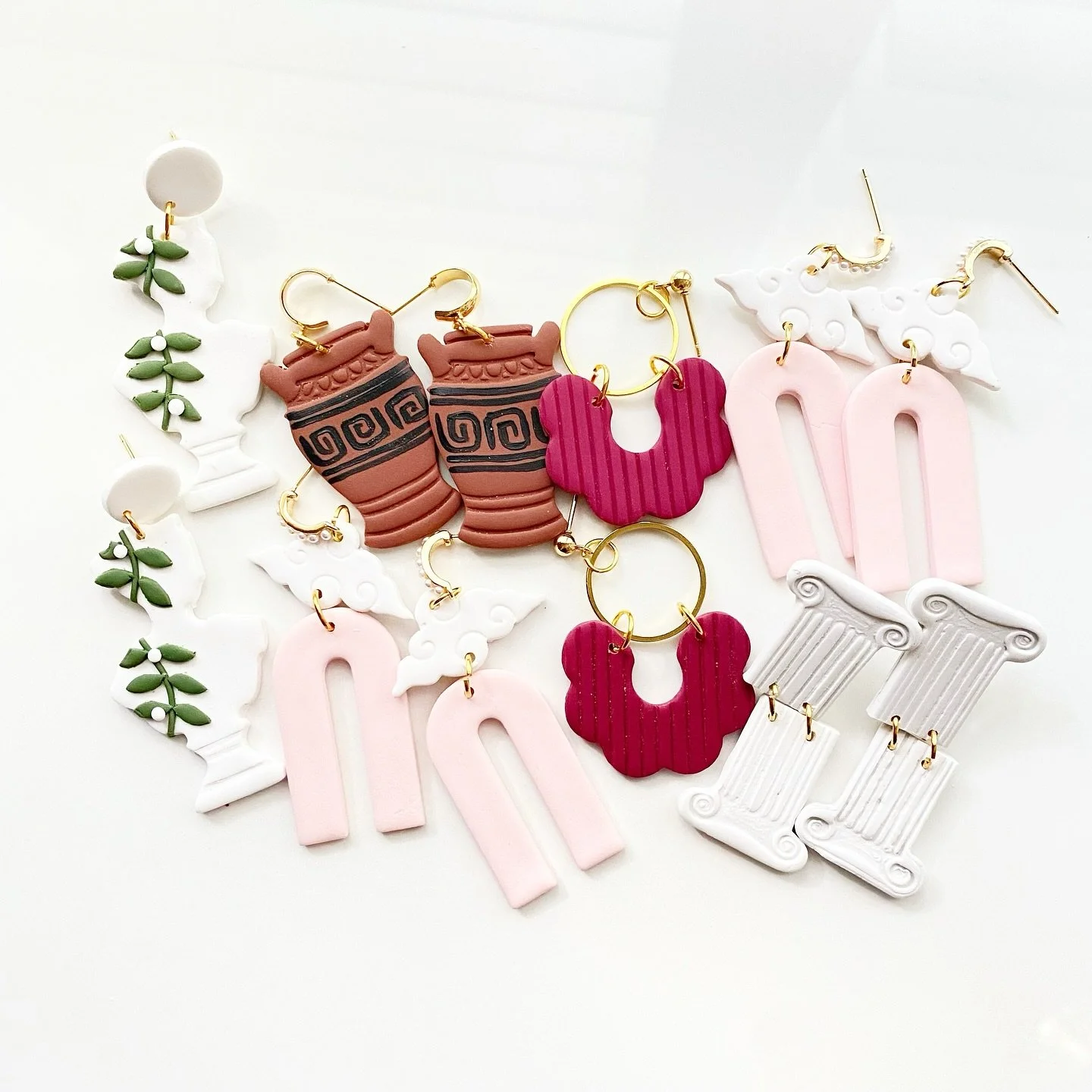 ✨ Vendor Spotlight ✨

Add a little touch of magic to your outfits with these handmade clay earrings by @sjstudioshop ! They&rsquo;ll have styles to fit whatever vibe you&rsquo;re going for! 

Can&rsquo;t make it to the market? You can find their earr