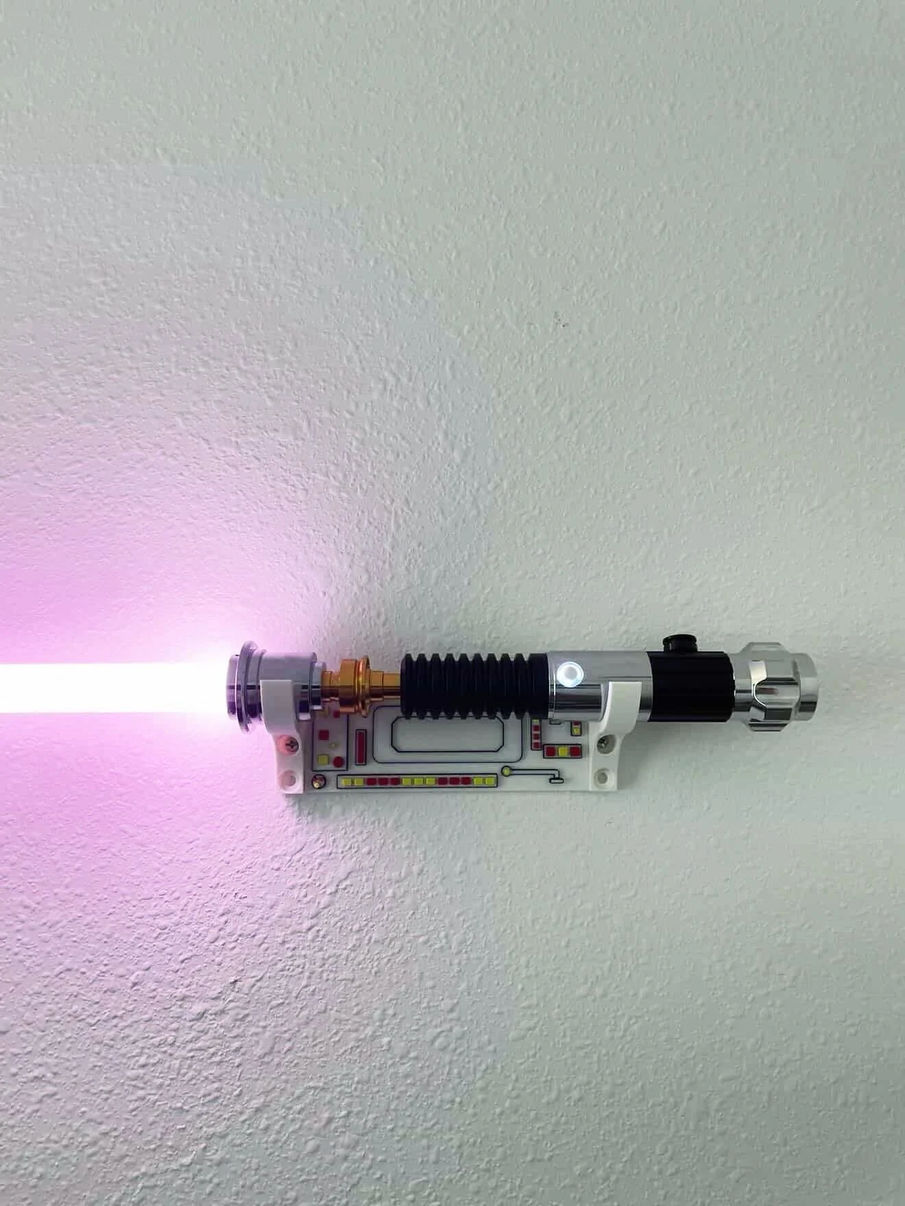✨ Vendor Spotlight ✨

For our Star Wars lovers.. this one is for you!

@robertsdesigntech will be bringing not one&mdash;but TWO incredible product lines that are perfect for your home displays:

Lightsaber holders for your galactic adventures
Bubble
