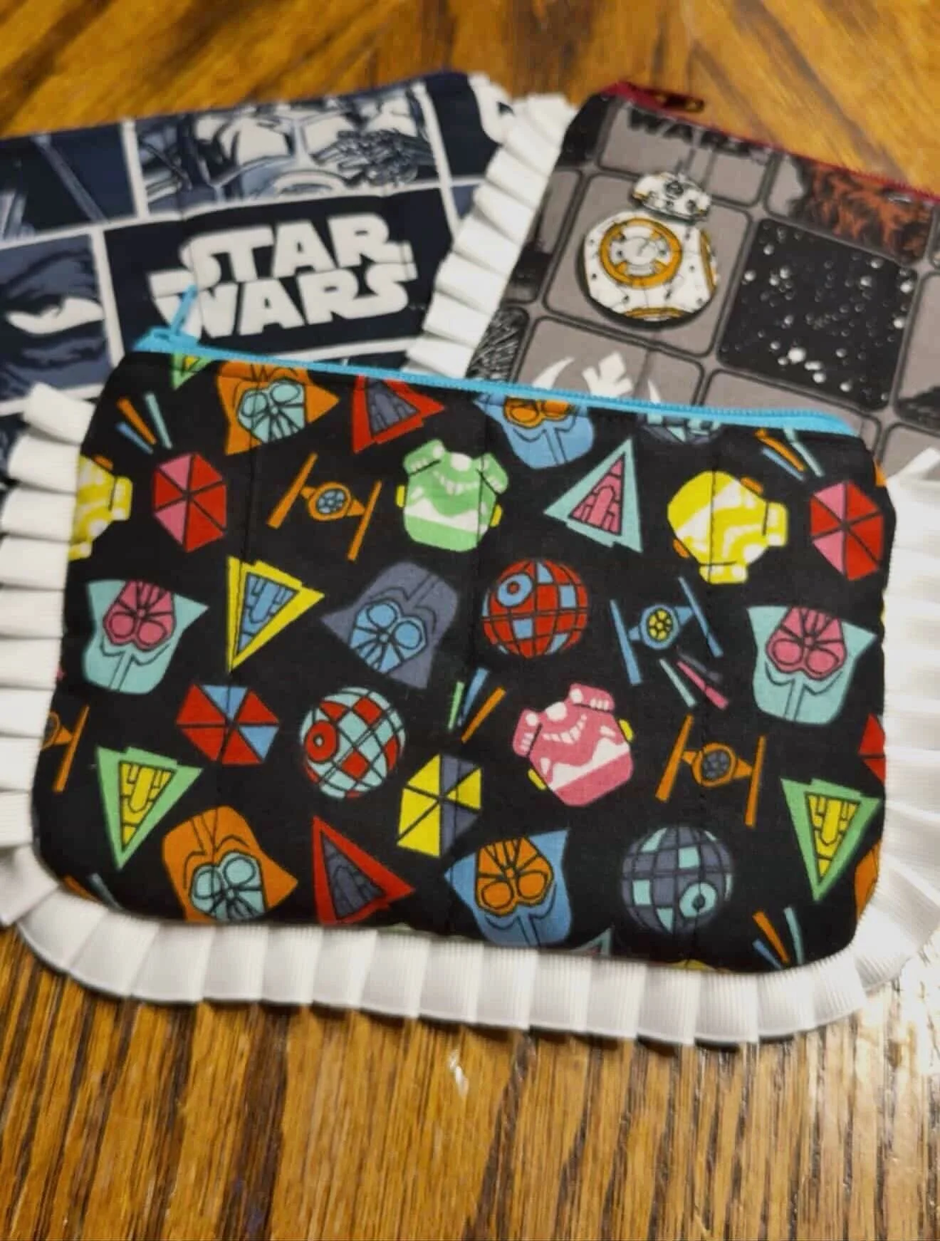 ✨ Vendor Spotlight ✨

Get ready for some embroidered goodies by @mandapandabags 

They&rsquo;ll be bringing totes, towels, pouches, accessories and more all inspired by your favorite characters! 

📅 Sunday, May 17th 
🎟️ VIP: 12:00 PM &ndash; 2:00 P