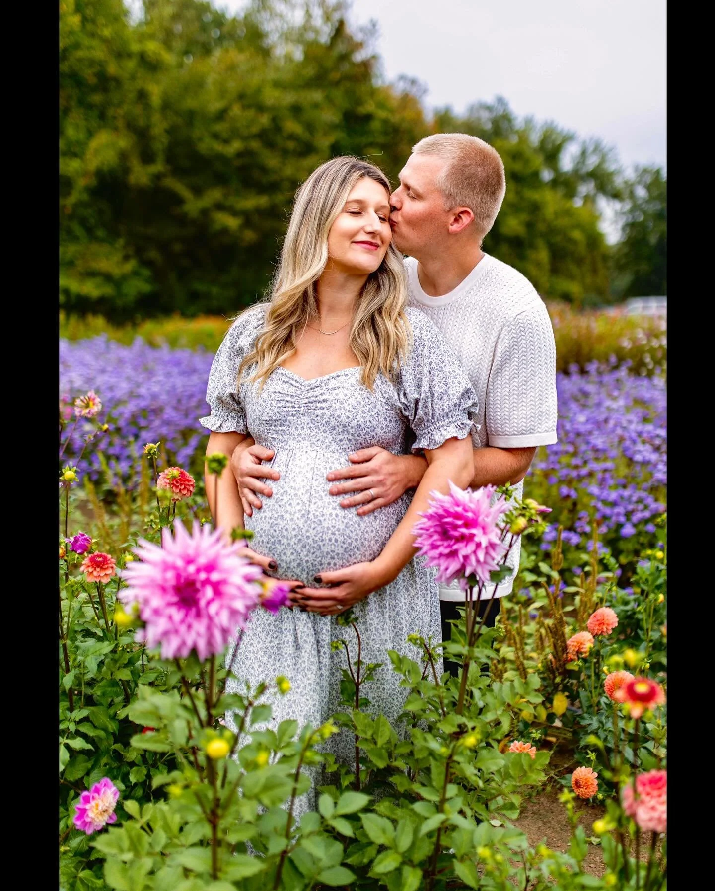 Dahlia Mini Sessions are officially OPEN!
And did I mention&hellip; it&rsquo;s at sunset? 🌅 That golden glow + dreamy dahlias = pure magic.

📍 Summer Dreams Farm
📅 September 13
⏱ 15-minute sessions
💰 $125 &mdash; all images included!

These are q