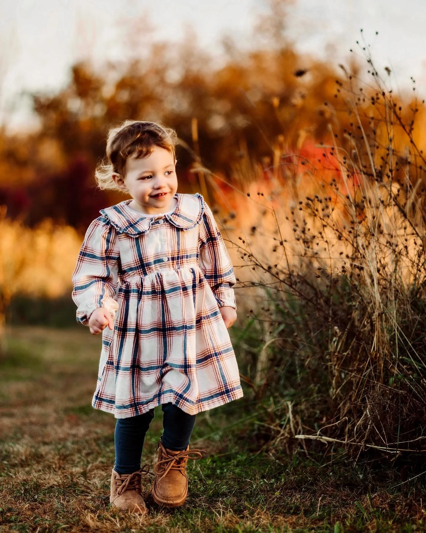 Fall Minis drop this Thursday! 🍂
We&rsquo;re shooting at an incredible location this year, and I am SO excited!! The colors, the vibes, the magic&mdash;ugh, I can&rsquo;t wait to capture it all.
Spots go fast, so keep an eye out&mdash;you&rsquo;re n
