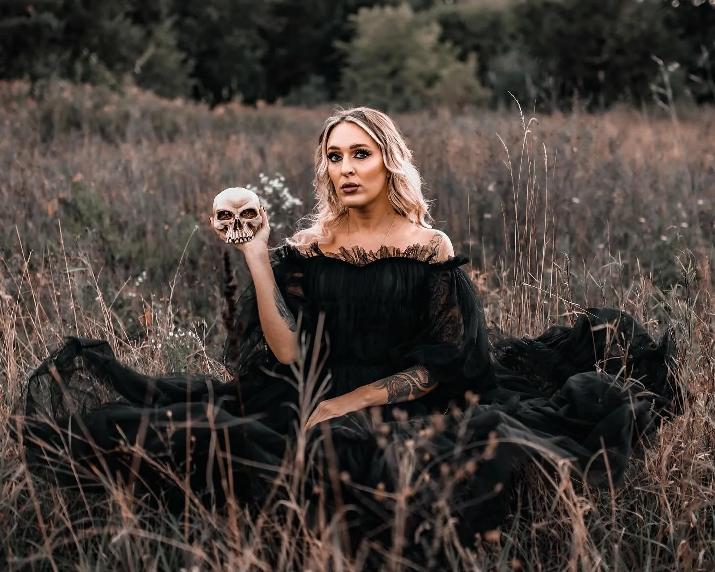 ✨ Sisteeeers&hellip; it&rsquo;s time to gather ✨

The Witching Hour is almost here 🖤
Step into the magic on October 18th for a one-night-only Halloween photoshoot!

📸 $45 per person
🖤 Enchanting, cinematic portraits
🖤 Dark glamour vibes with a my