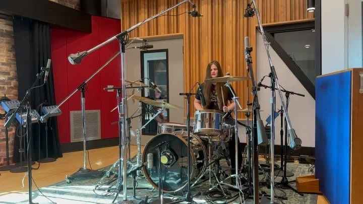 Little sneak peak of a new @toughonfridays single (gasp) recorded at the beautiful @studiosfischer with @danflynn187 - also a few vids of getting that snare sounding 💯
-
-
-
-
-
#newsingle #songs #drums #recording #recordingstudio #recordingdrums #b