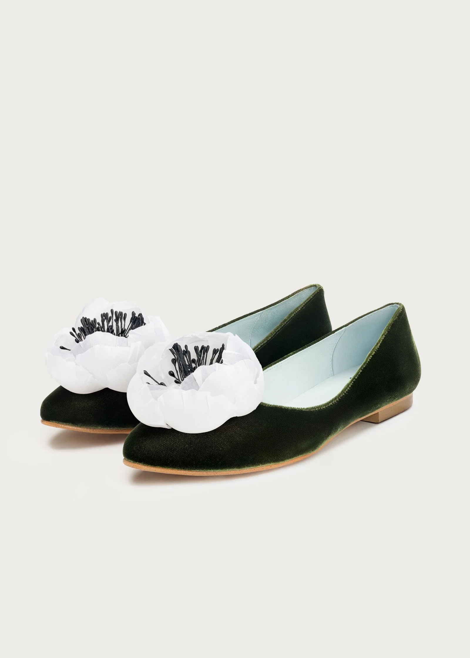 Bailarina Bloom Caza Flor Blanco Par 3:4.jpg