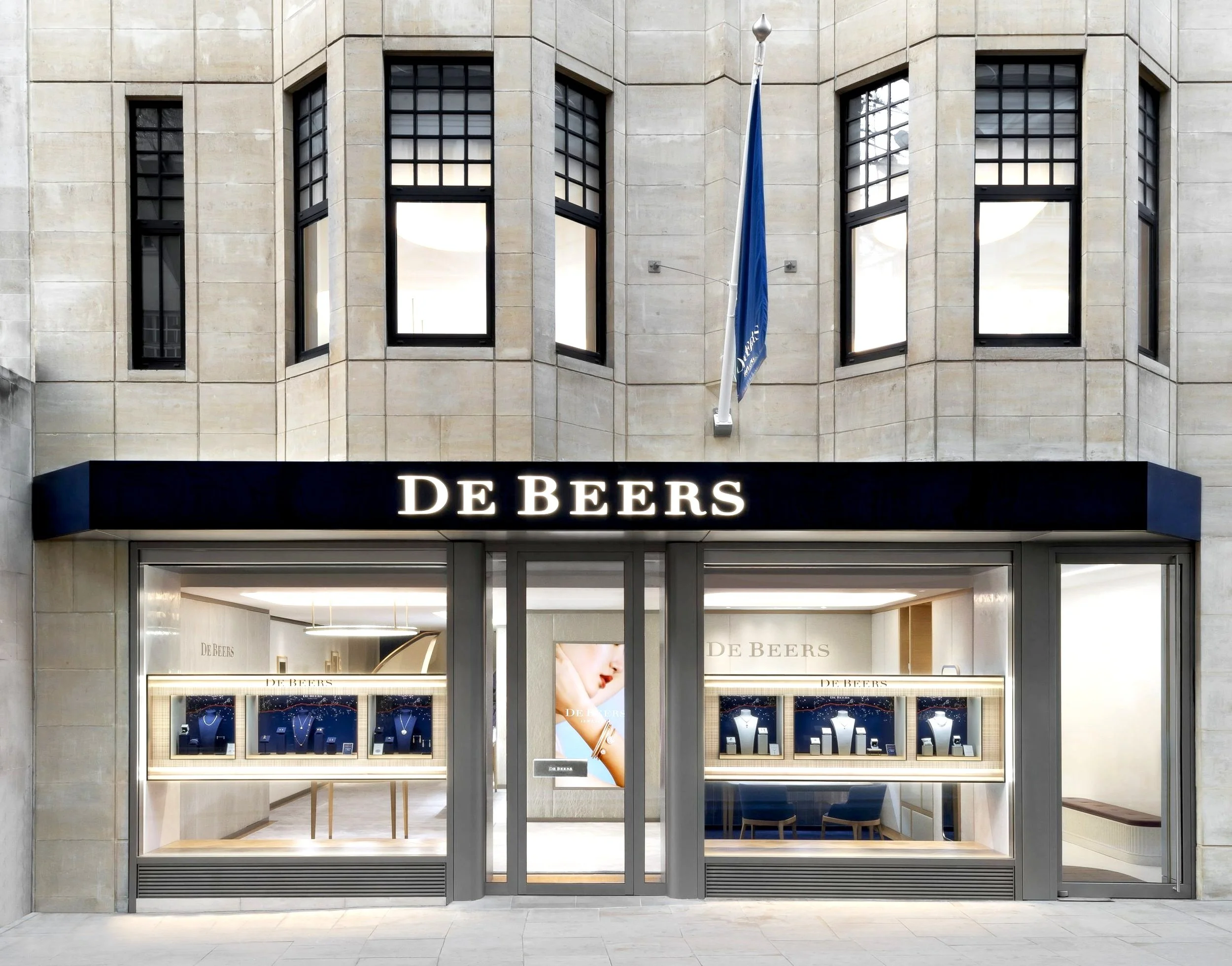 De-Beers-Old-Bond-St-Flagship_001_Original_29446-scaled.jpg