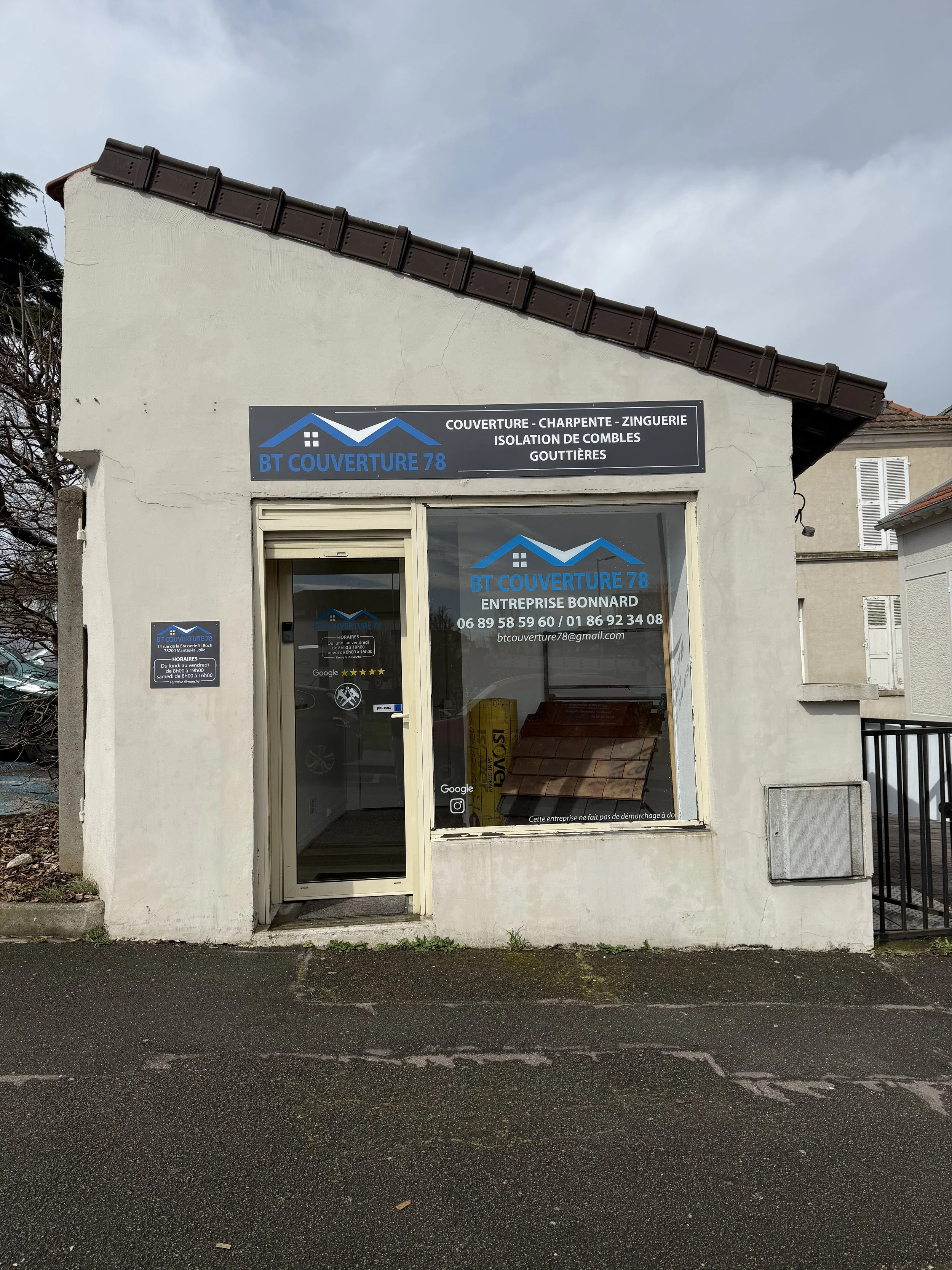 showroom mantes la jolie couvreur toiture rénovation entretien démoussage yvelines 78 tuiles couverture