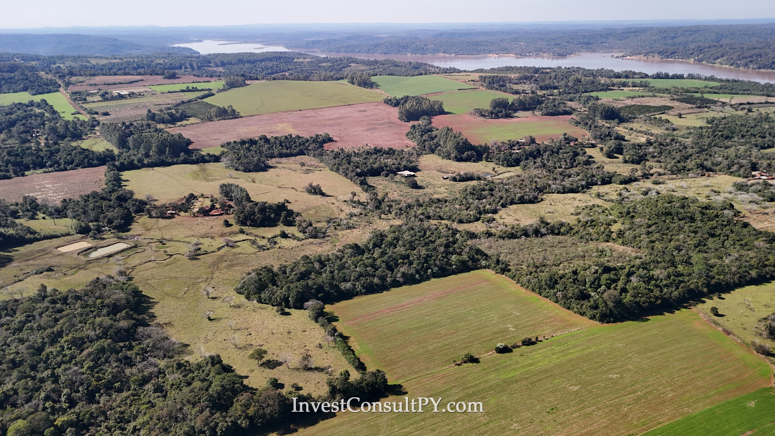 7.7 hectares de terrain varié avec forêt, pâturage, champ cultivable et une belle rivière, Itapúa