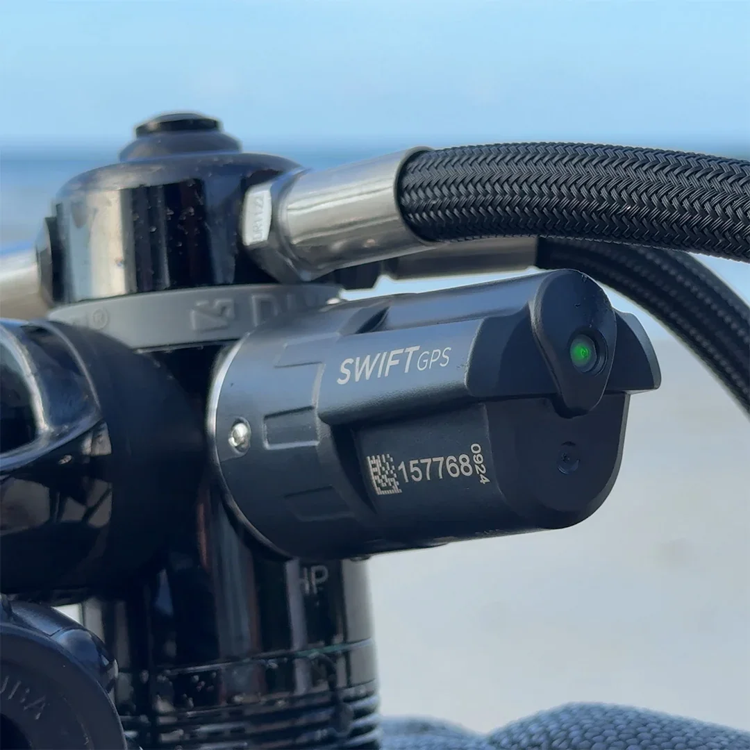 Swift_GPS_transmitter_on_tank_closeup.webp