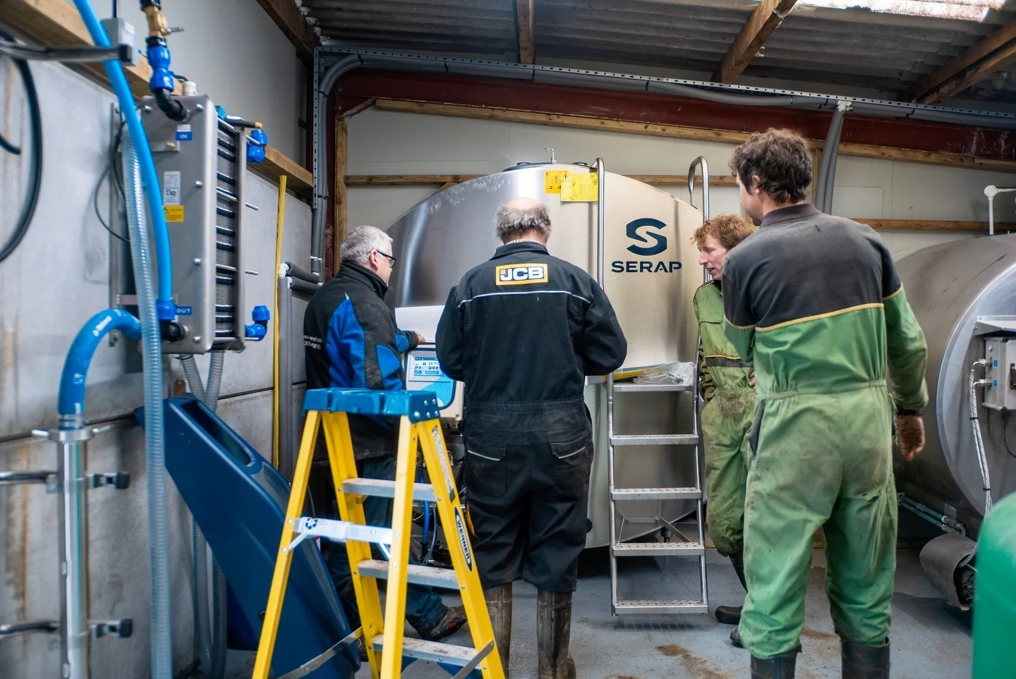 All hands on deck from the team today for a final push&hellip; even a rare cameo from Ollie back on the tools. Great to say the milk is now officially moo-ving at Little Bovey Farm and the first 50 cows met their new @delaval_ukie parlour this evenin