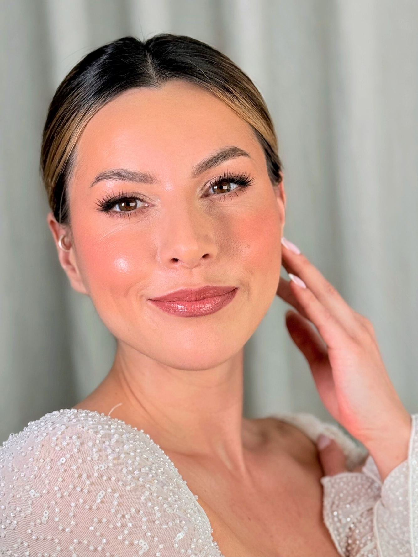Glowy bridal makeup, soft glam by Victoria Buckley 