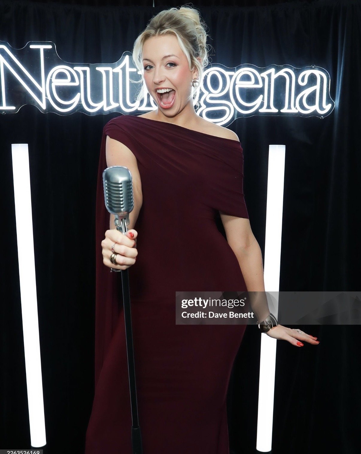 The Brits x Neutrogena 2026 - Red Carpet Makeup by Victoria Buckley for Mia Challiner