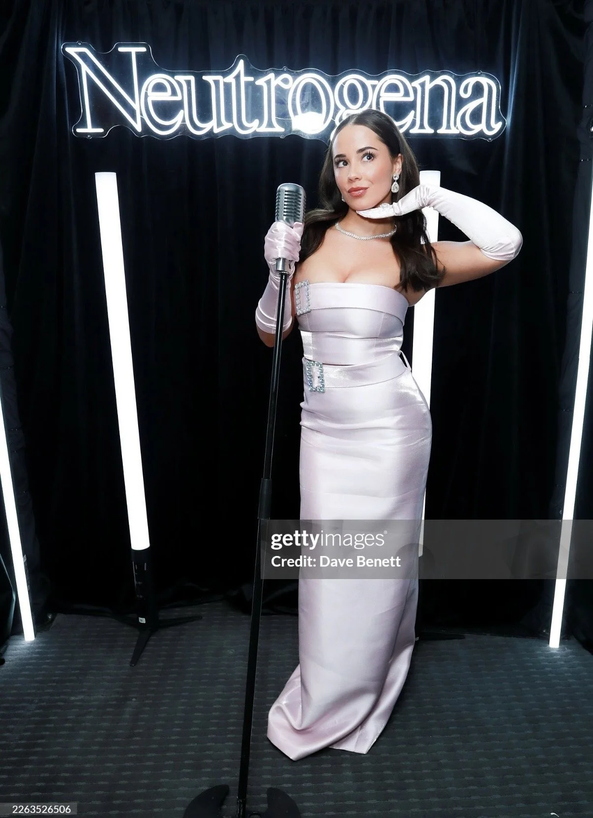 The Brits x Neutrogena 2026 - Red Carpet Makeup by Victoria Buckley for Heather Bowling