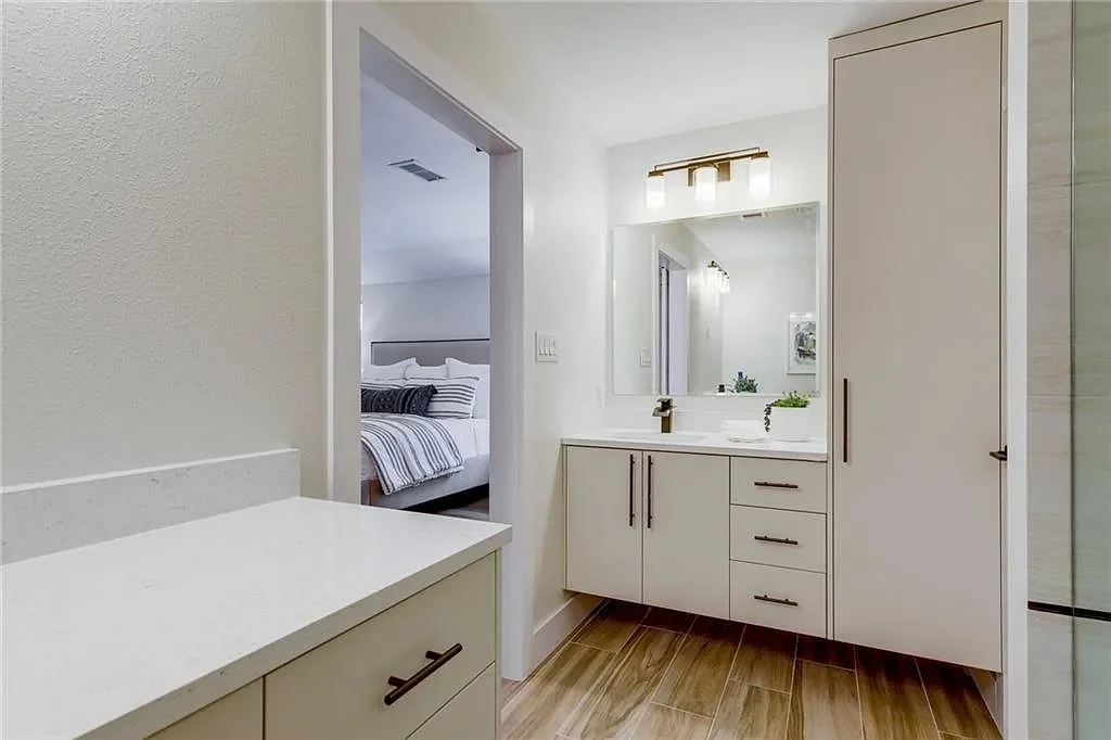 Pro Primary Bathroom 2.webp