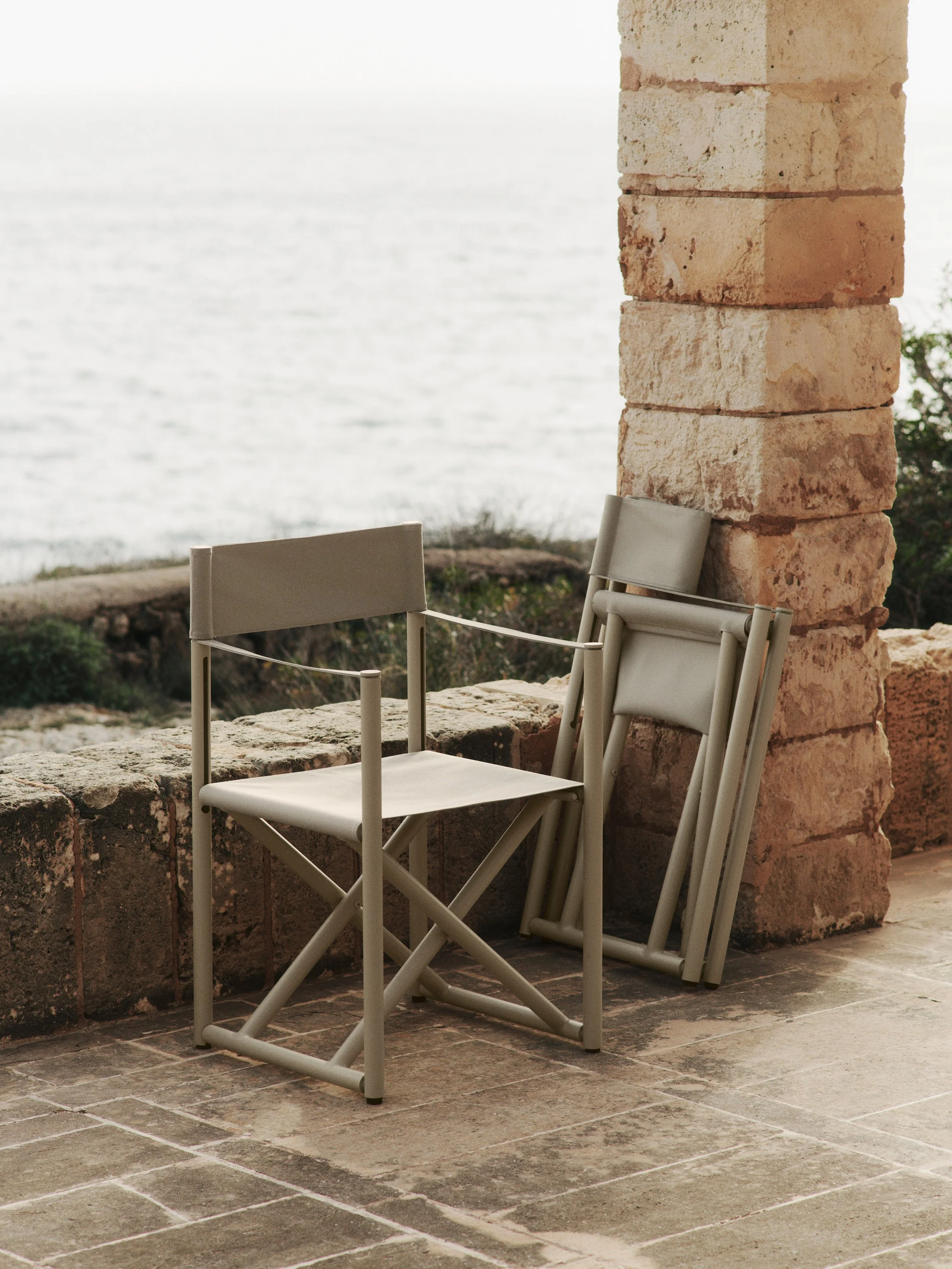 FermLiving_SS25_VoyaFoldingChair_Cashmere_1104271174_4.jpg