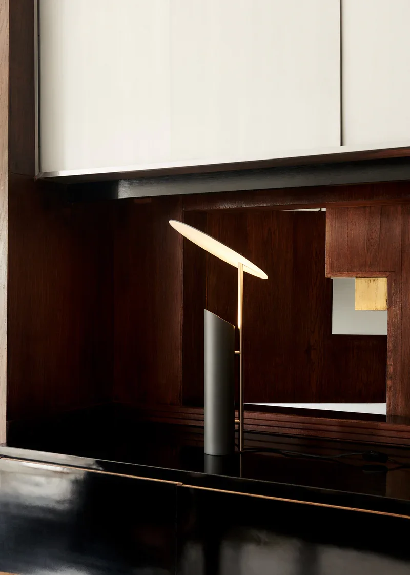 103590_Verpan-Reflect-Table-lamp-H60xO30-Grey-Satin-02_800x.jpg.webp