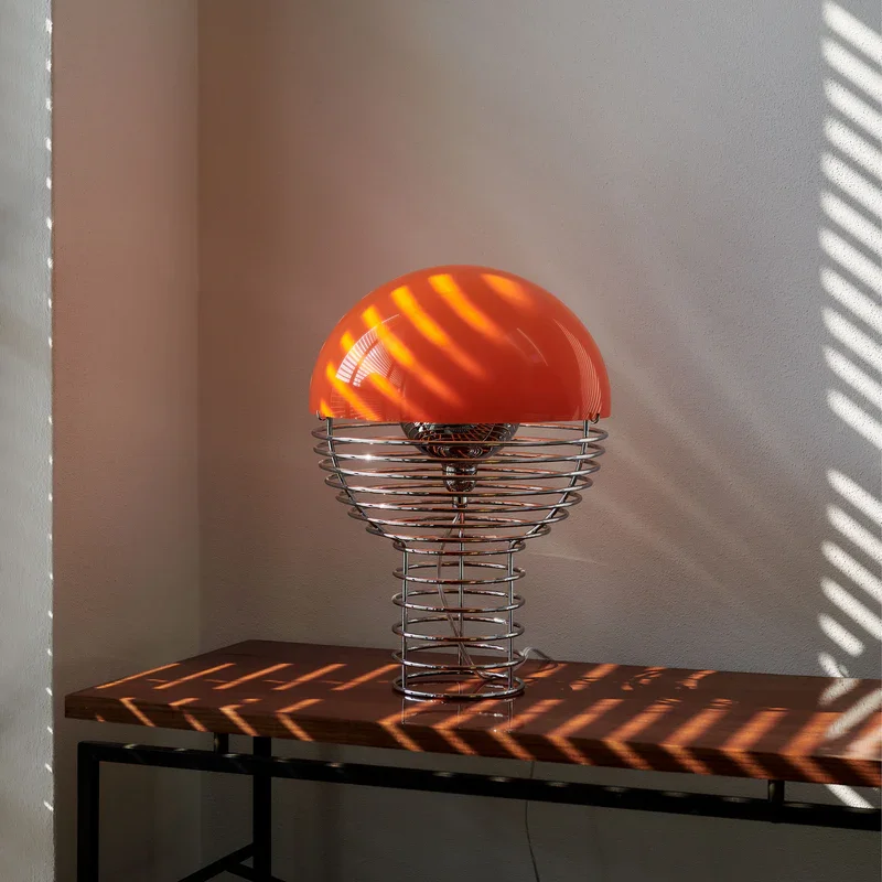 133825_Verpan-Wire-Table-lamp-H42xO30-Chrome-Orange-03_800x.jpg.webp