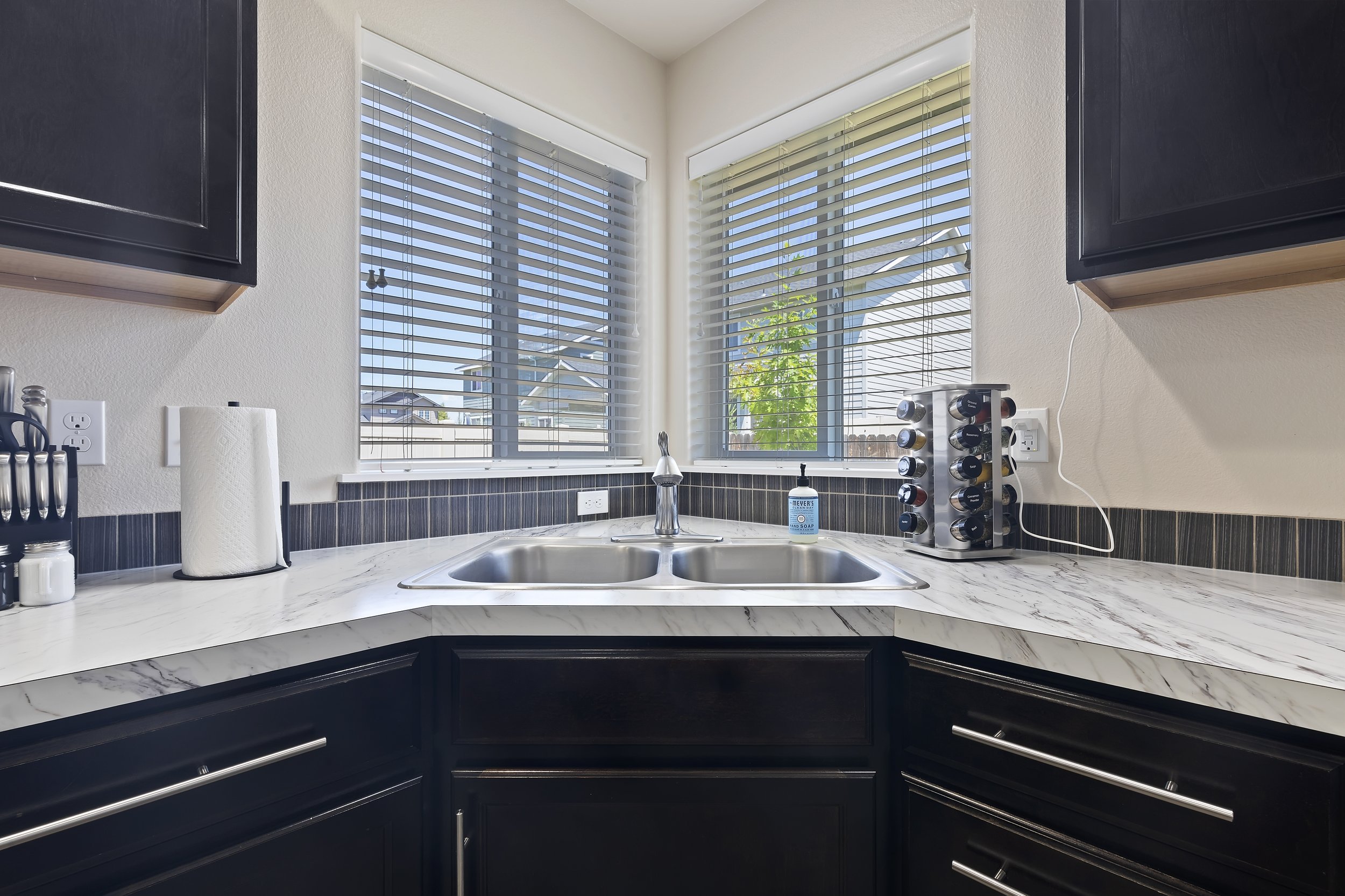15-Kitchen.jpg