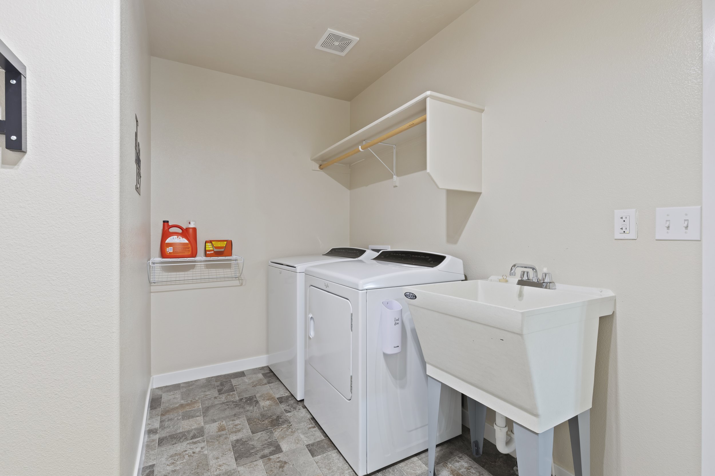 29-Laundry Area.jpg