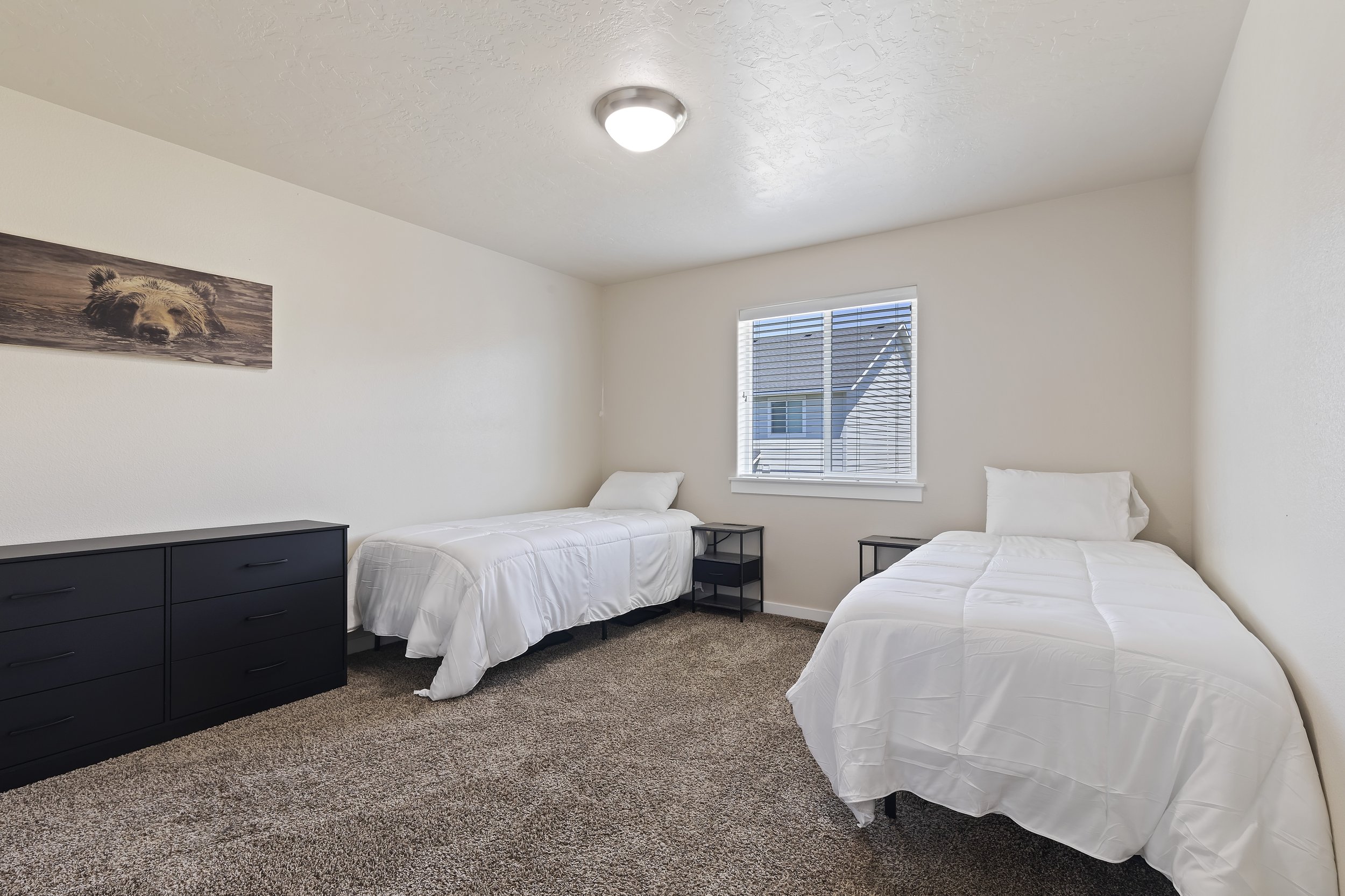 17-Bedroom.jpg