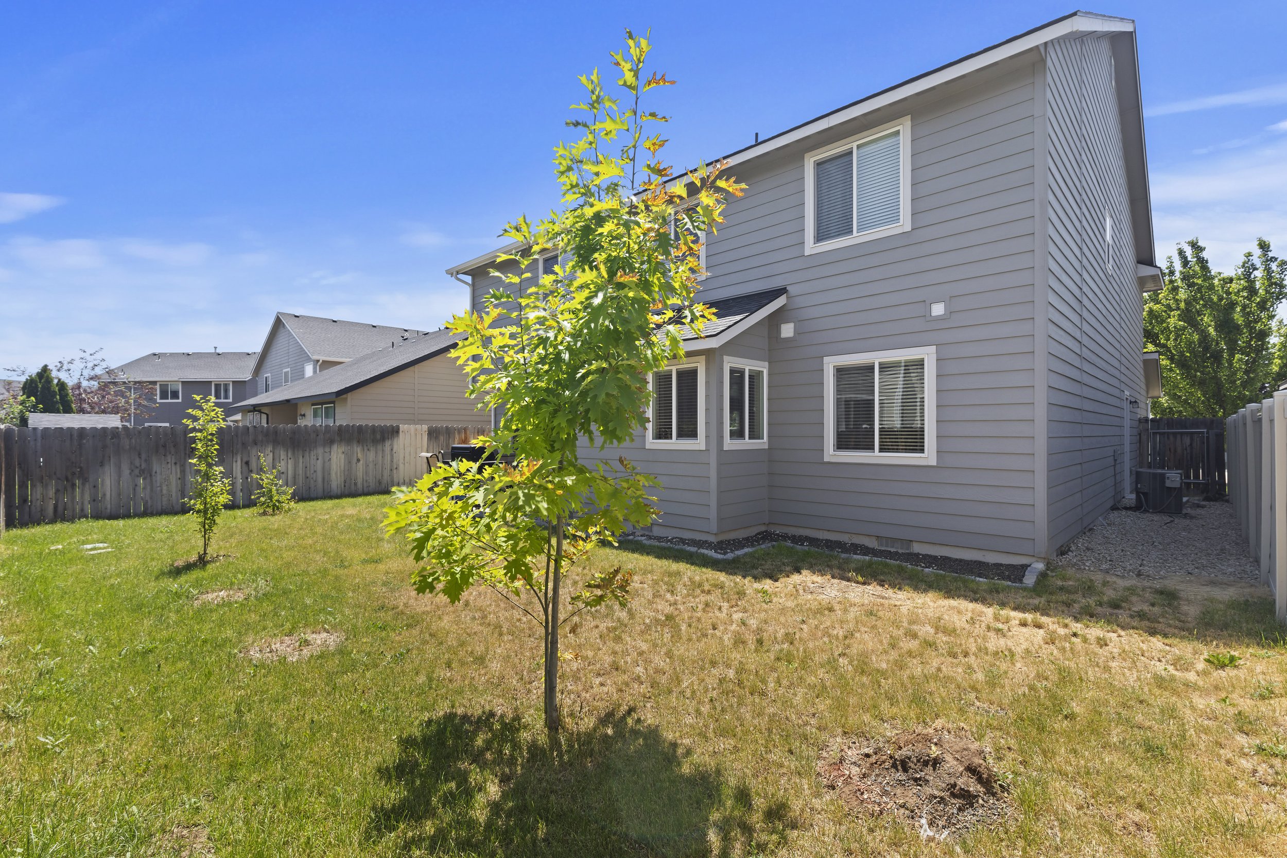 33-Backyard.jpg