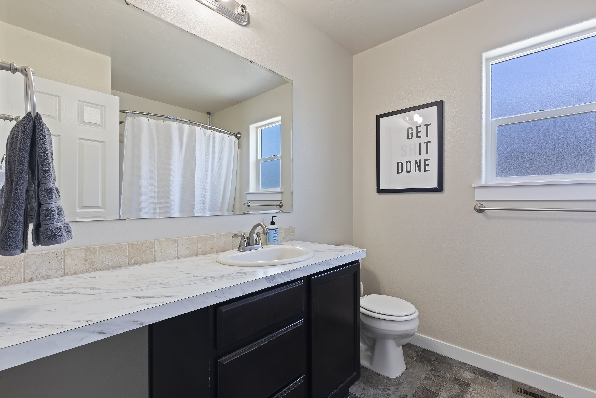 24-Bathroom.jpg
