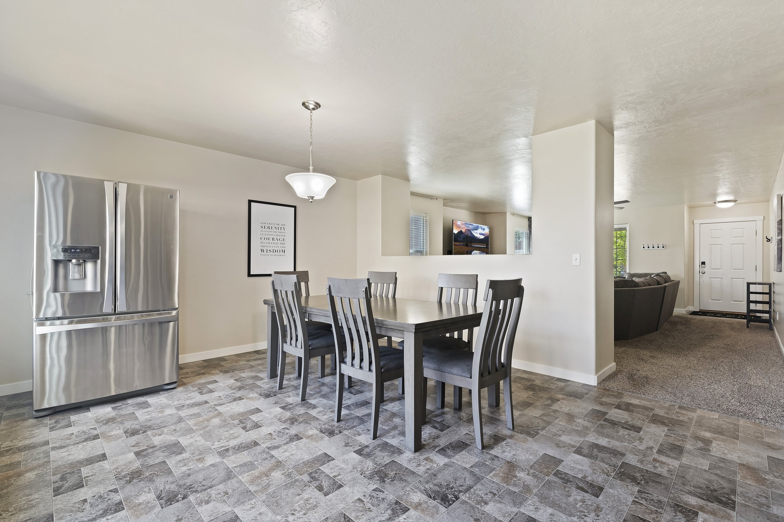 09-Dining Area.jpg