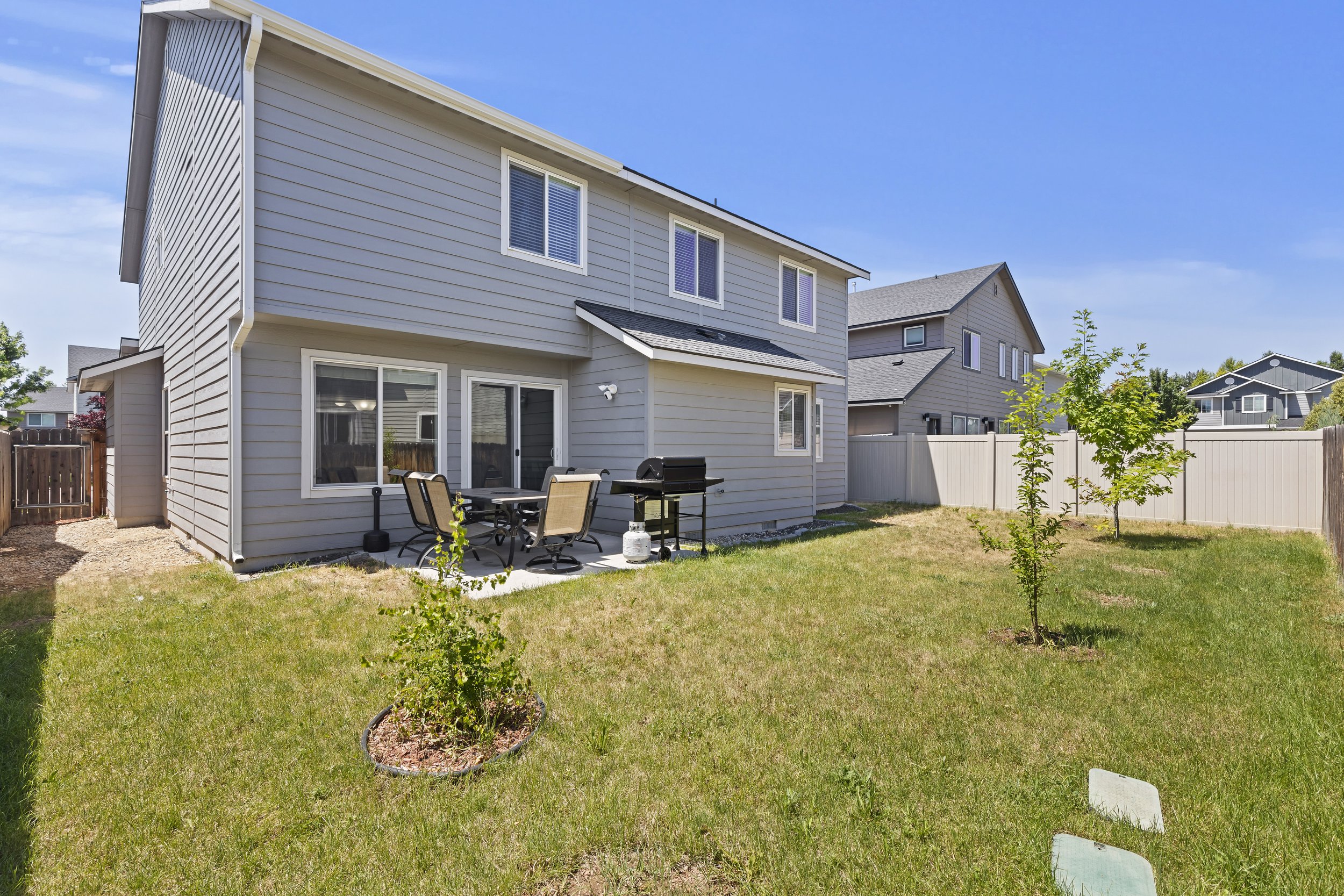 31-Backyard.jpg