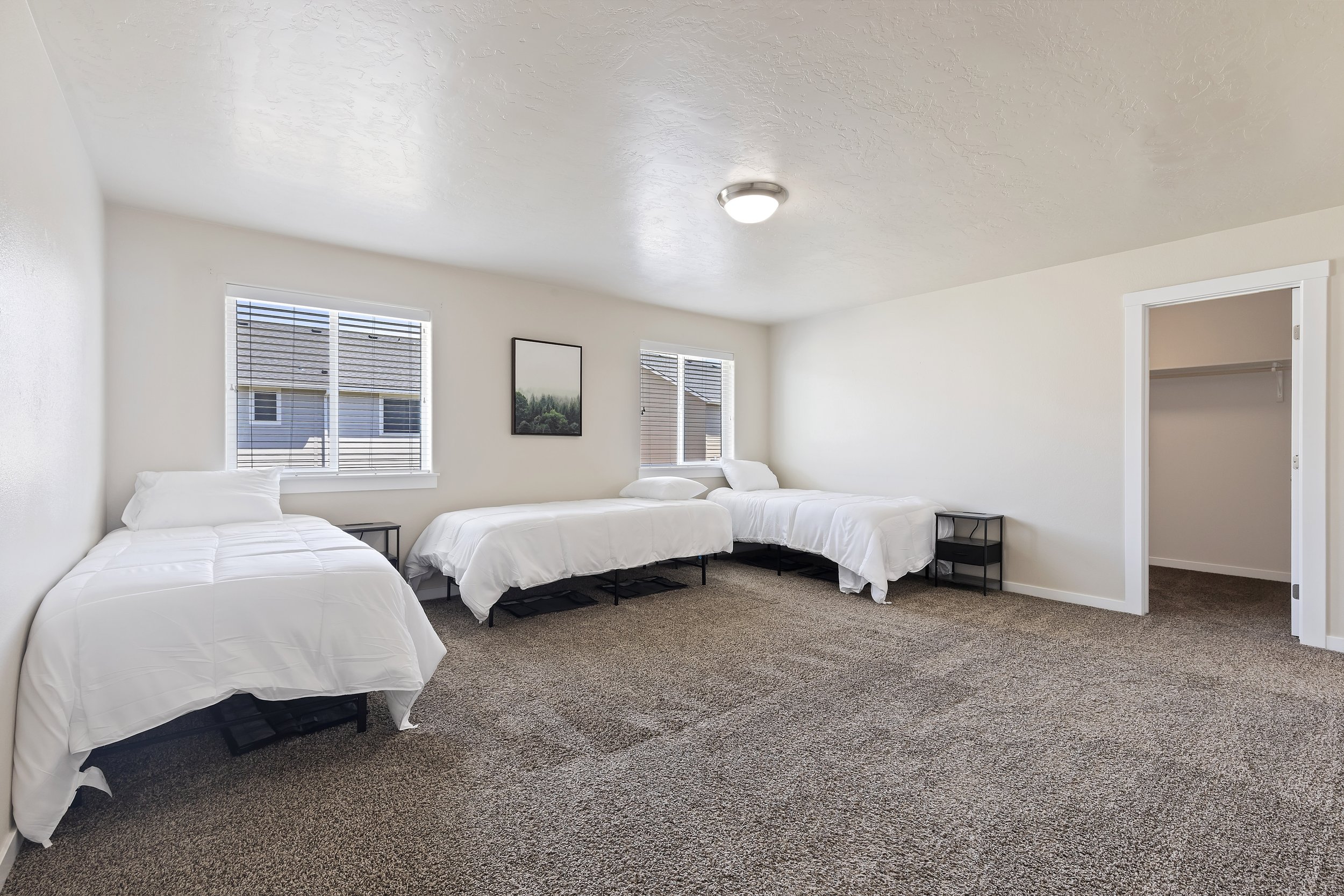 18-Bedroom.jpg