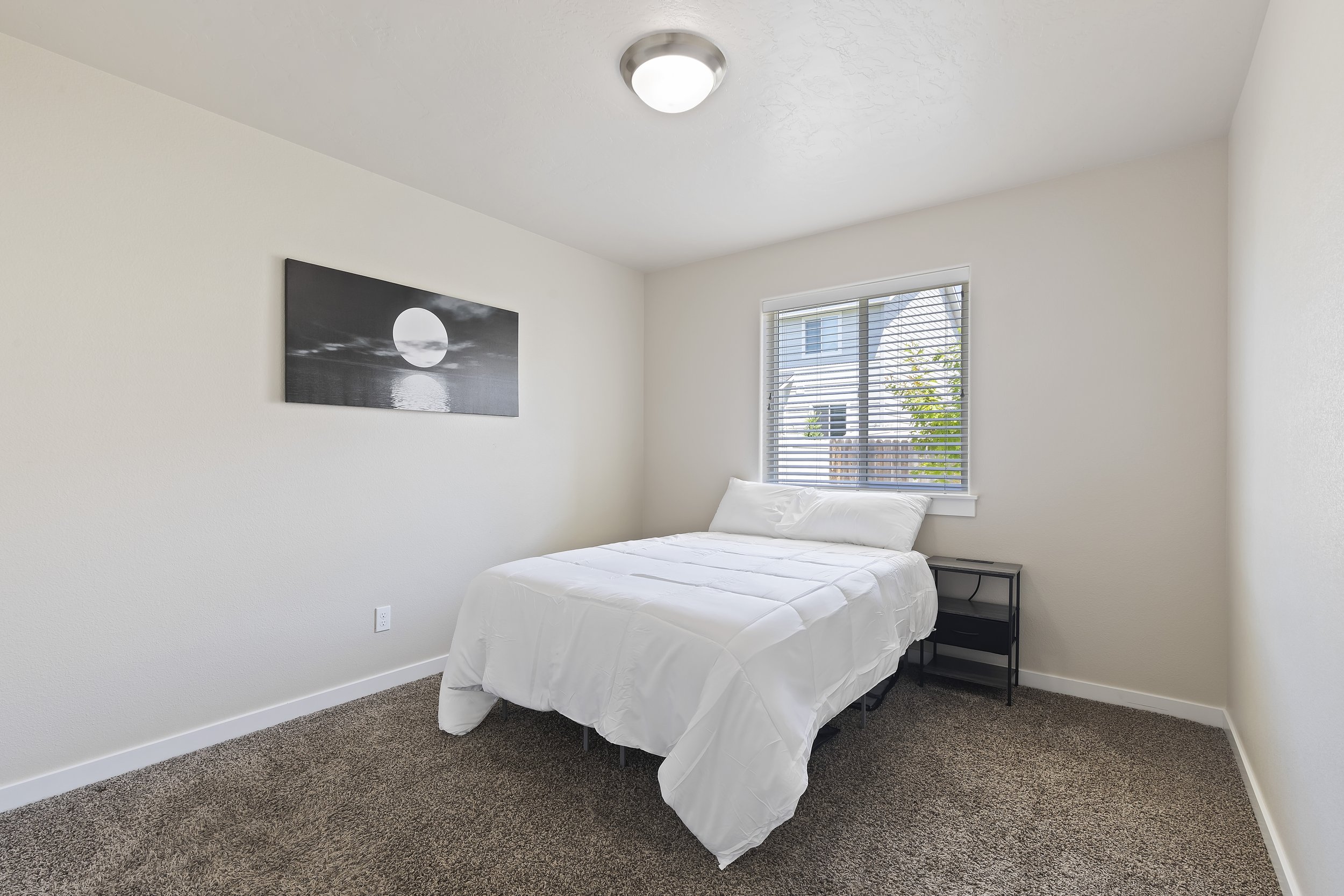 16-Bedroom.jpg