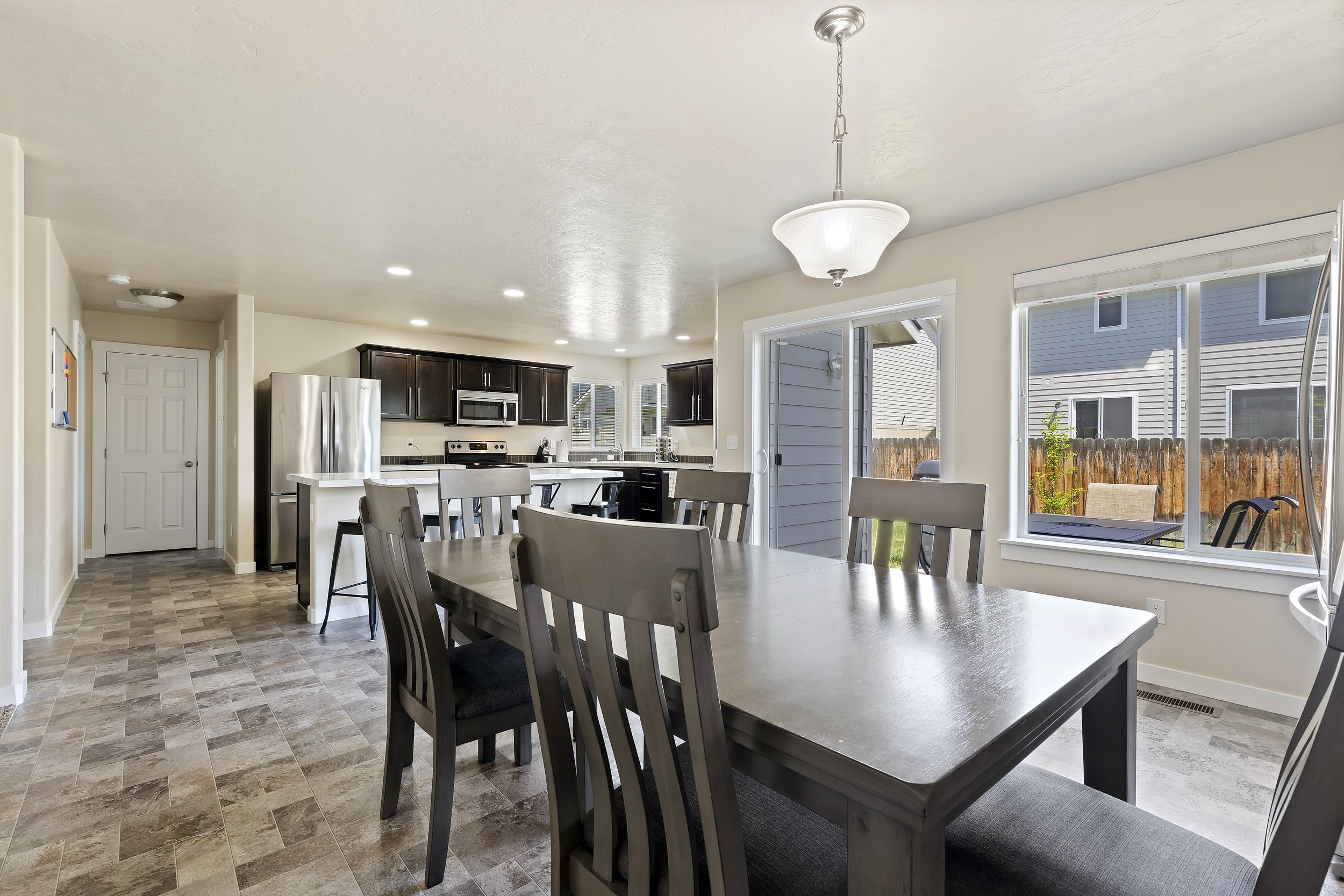 10-Dining Area.jpg