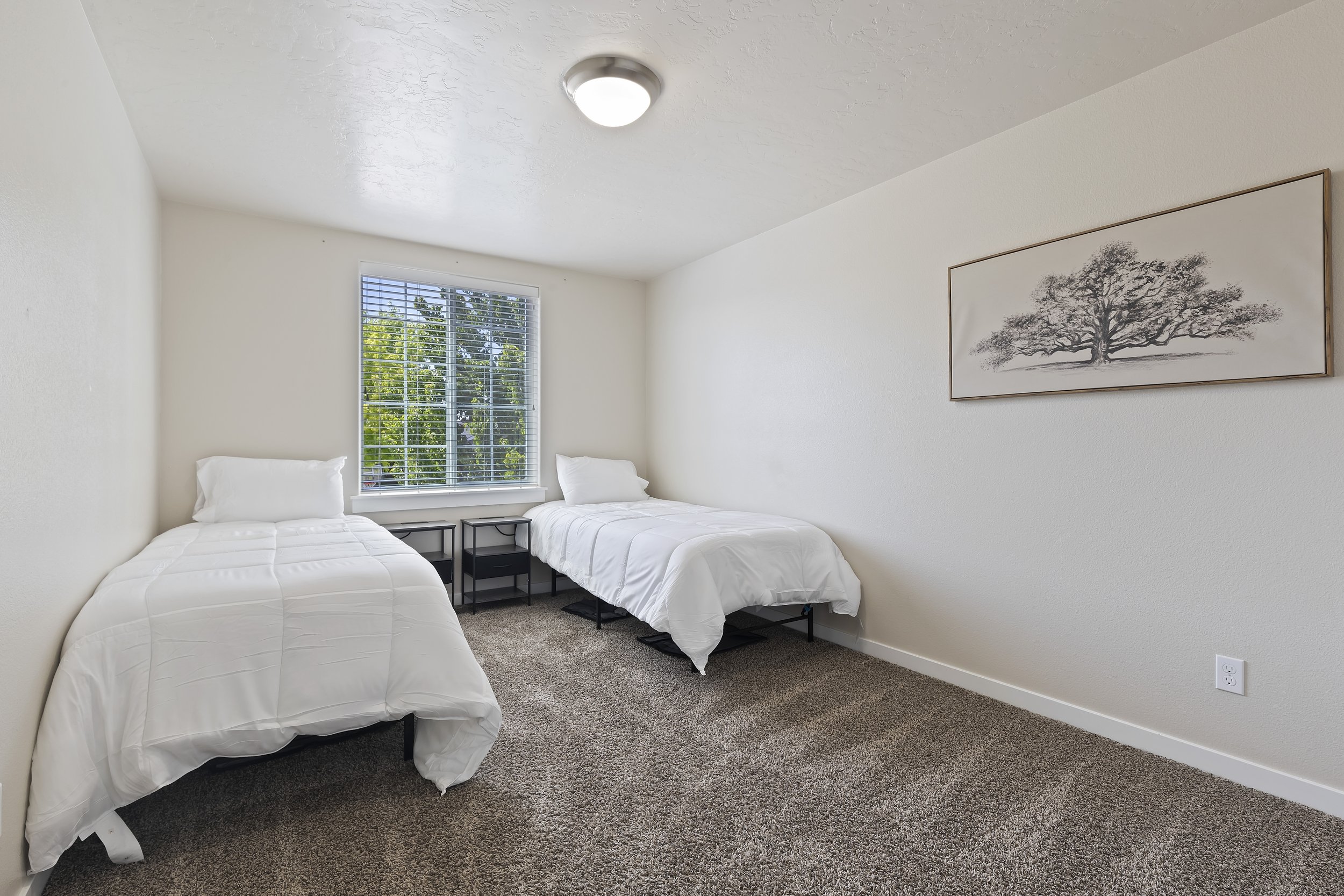 21-Bedroom.jpg