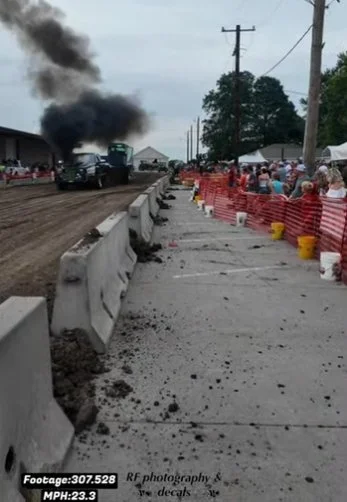Elkhart,Iowa. Pull-video