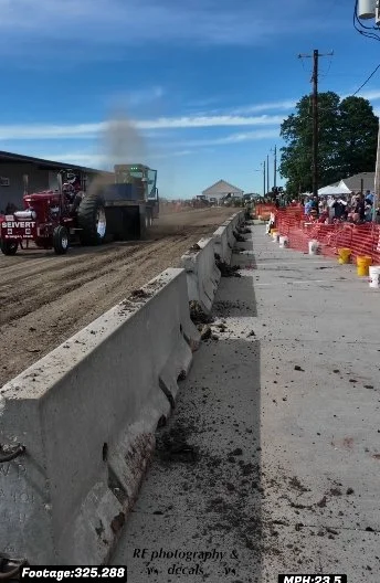 Elkhart,Iowa pull-video