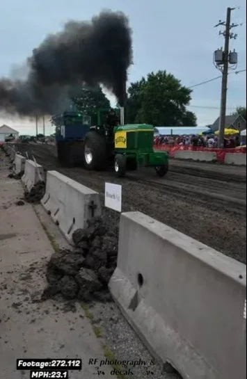 Elkhart,Iowa. Pull-video