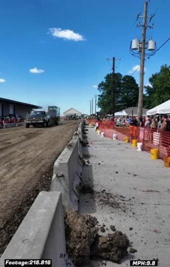 Elkhart,Iowa pull-video