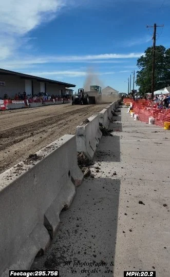 Elkhart,Iowa pull-video