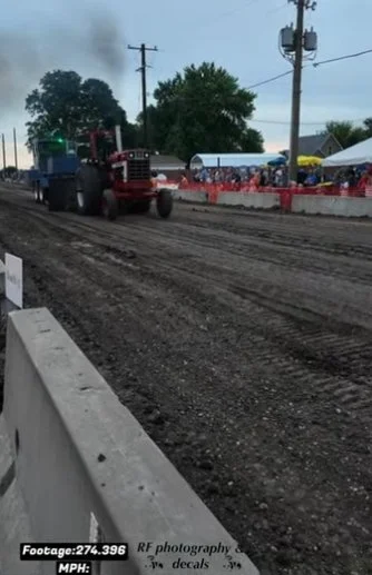 Elkhart,Iowa. Pull-video