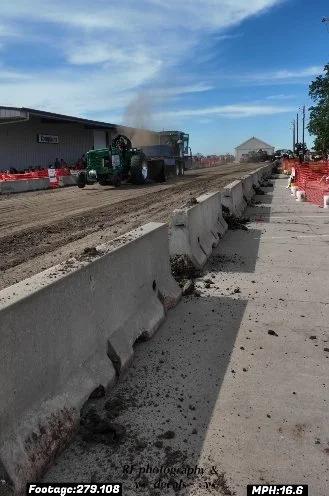 Elkhart,Iowa pull-video