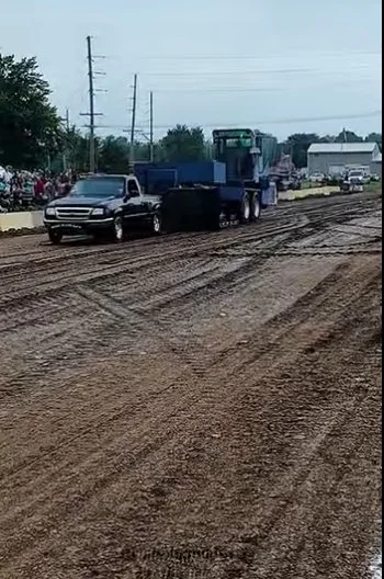 Tama, Iowa pull - Video