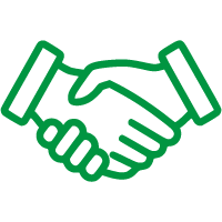 Dos manos estrechándose en un apretón de manos mostrando nuestra responsabilidad y compromiso con nuestros clientes.